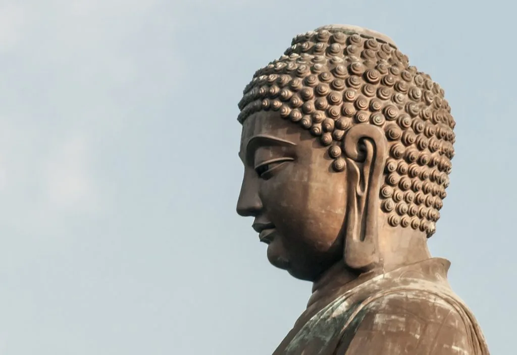 ランタオ島の天壇大仏を横から見た姿