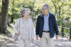 シニアの婚活で安心できる関係の条件を考える日本人女性