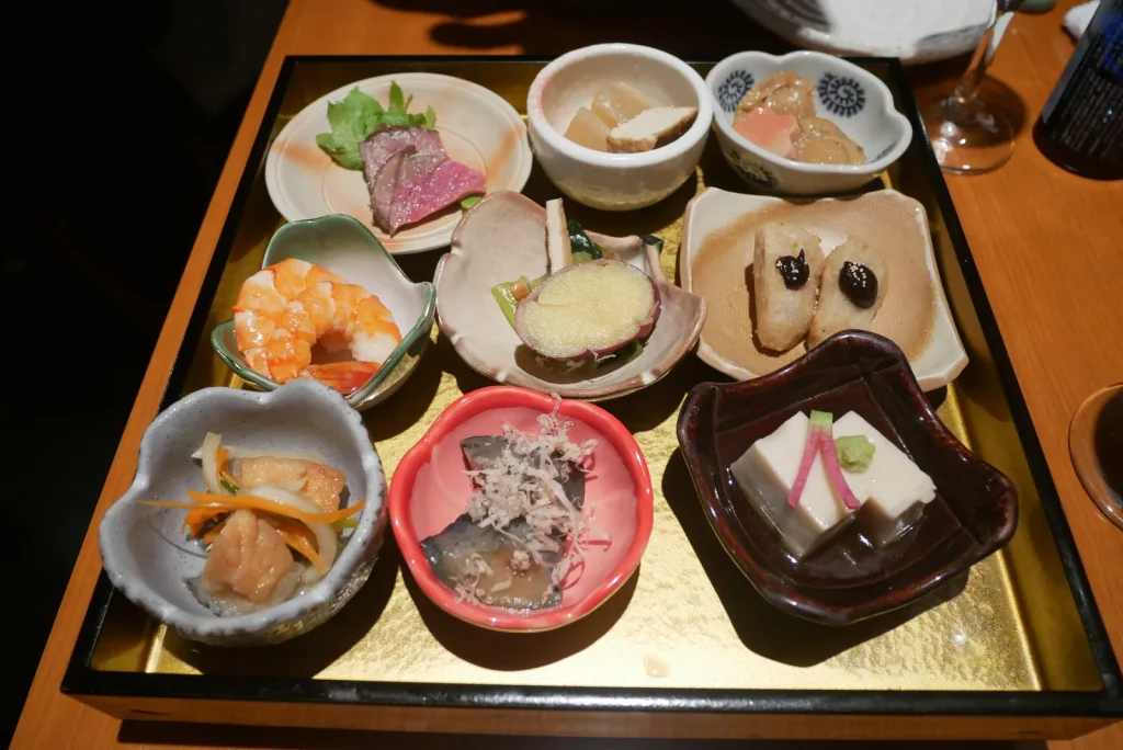 小鉢に盛られた京都のおばんざい料理