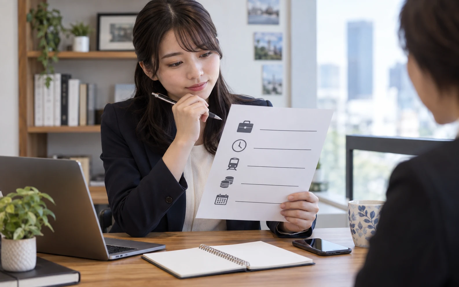 30代会社員が希望職種と勤務条件と収入と転職時期を一枚の条件表にまとめて面談準備している様子