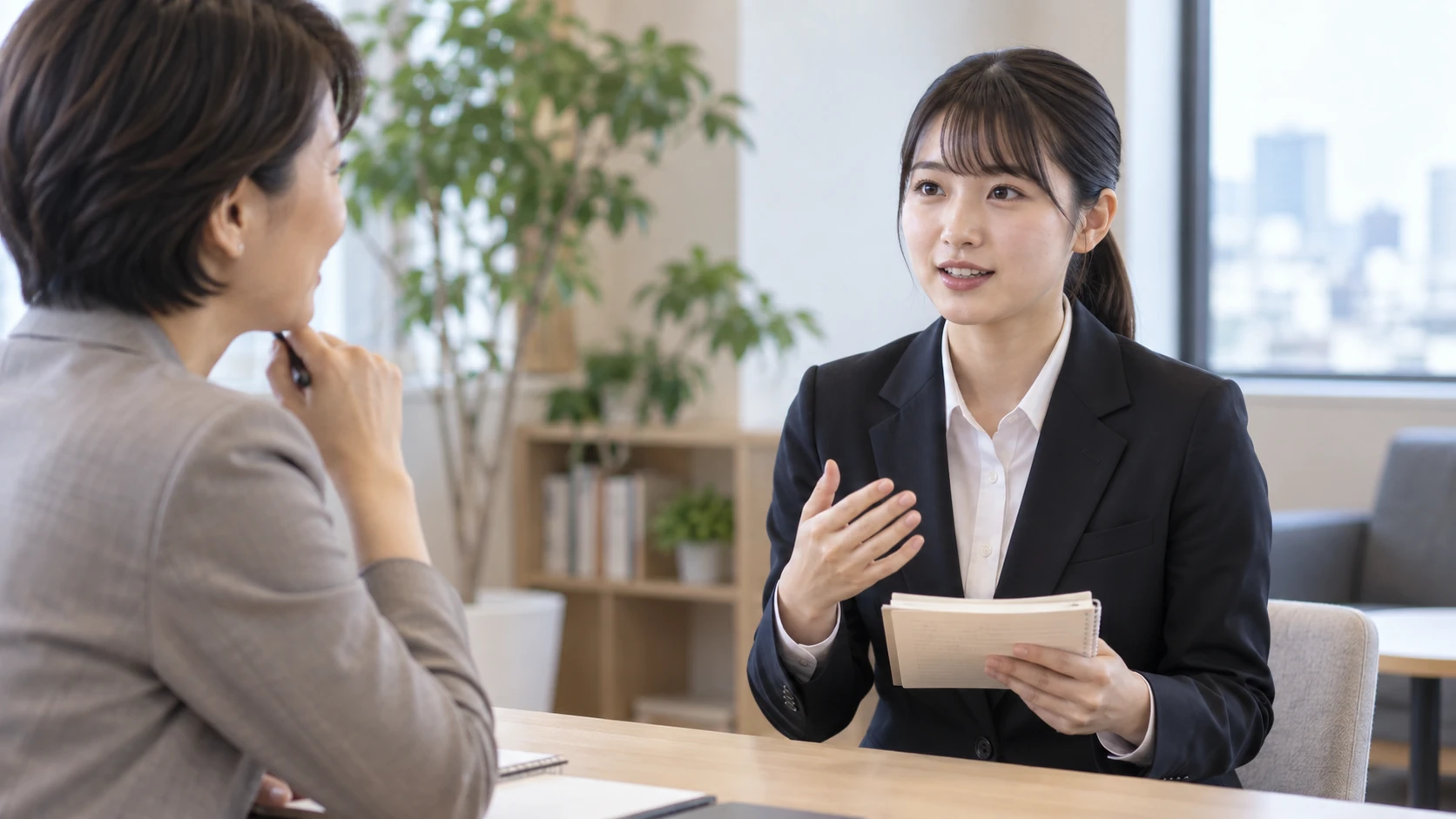 第二新卒の転職理由を面接で説明する練習をしている様子
