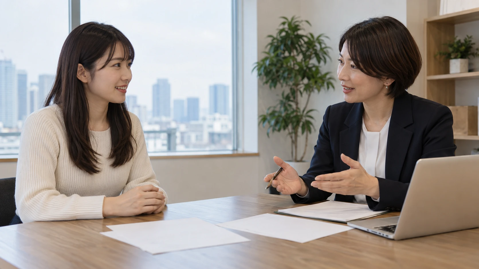キャリア相談で仕事の条件を整理する女性