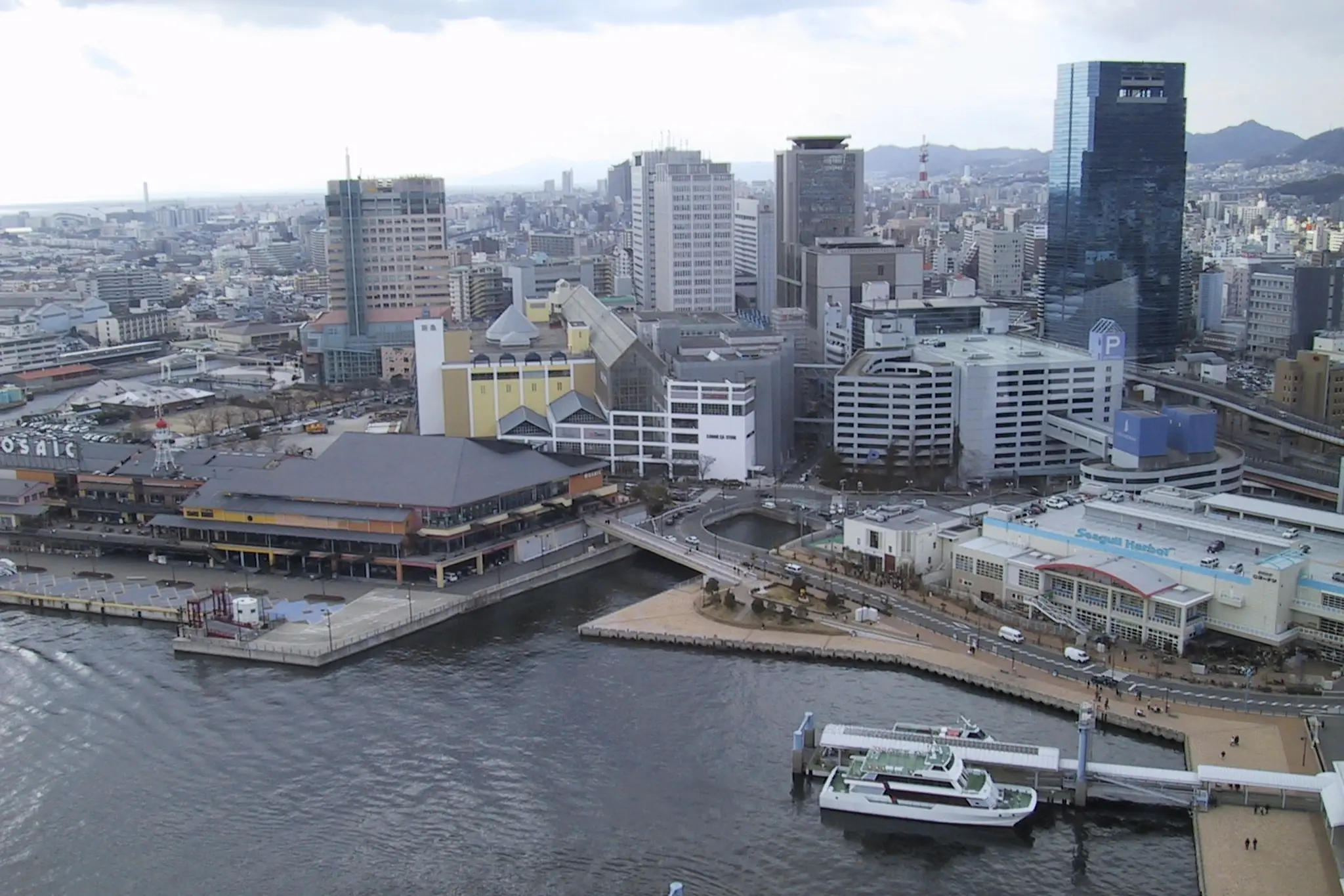 神戸ハーバーランド周辺の港の実景