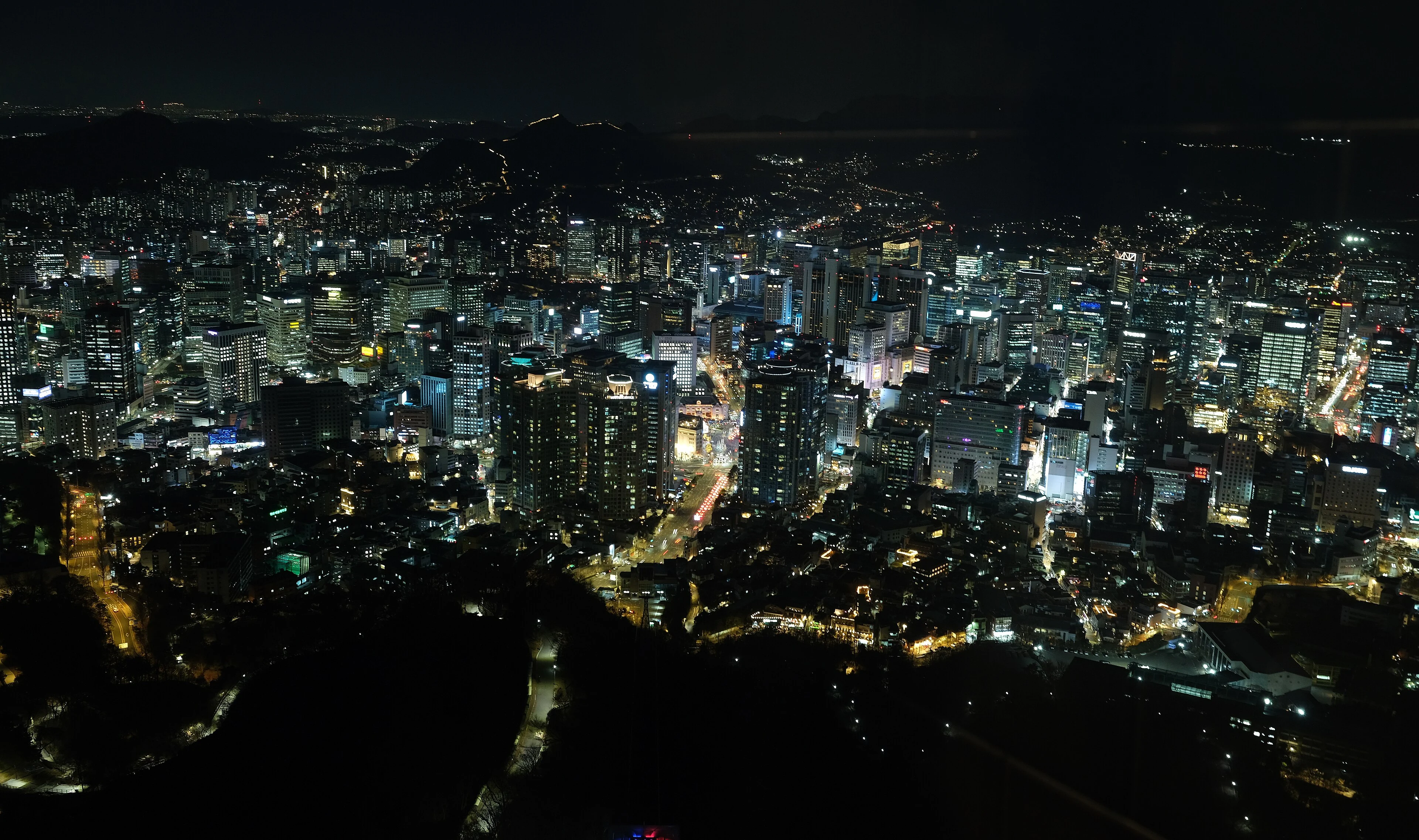 南山からの街の眺望の実景