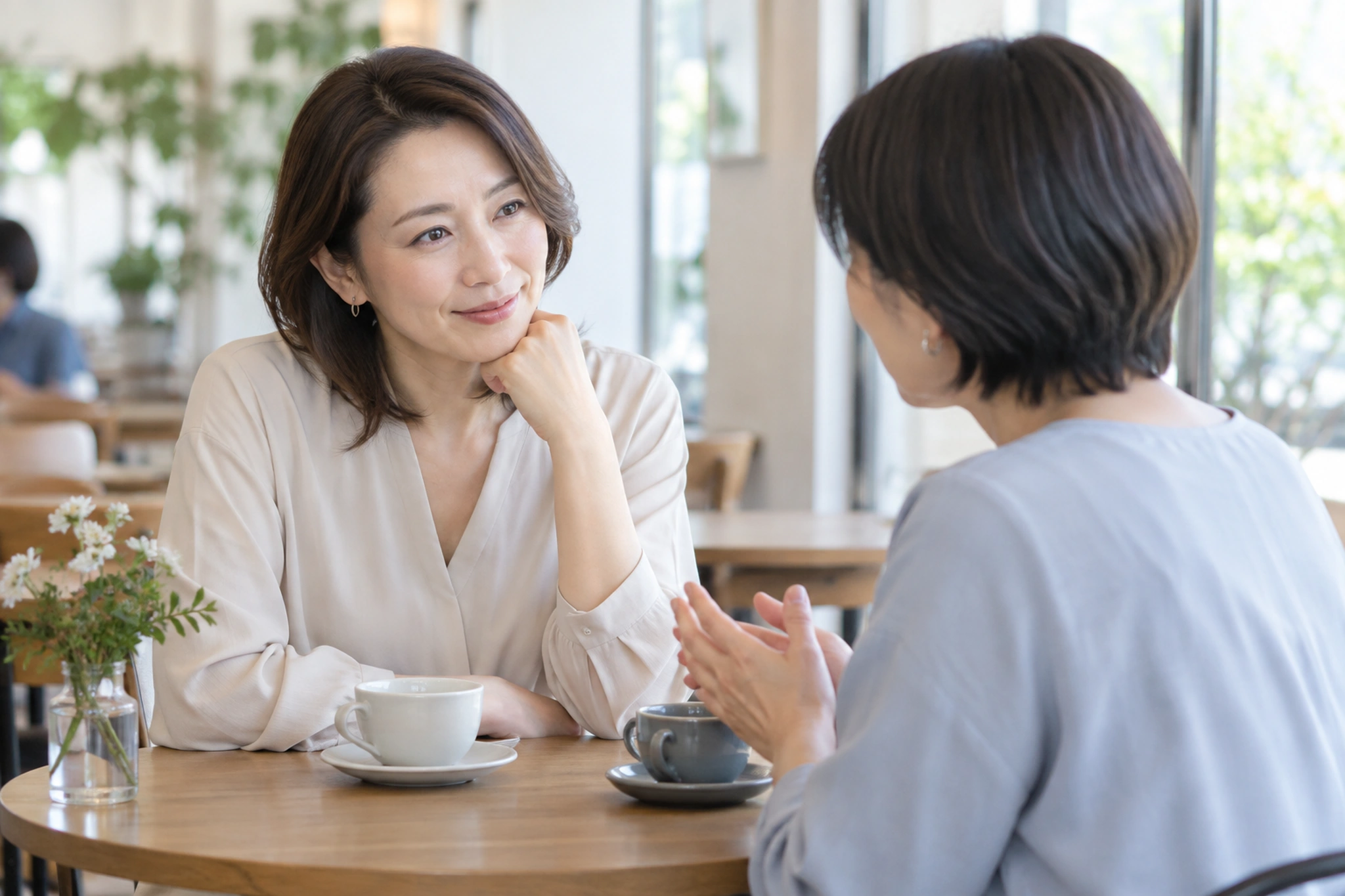 相談相手の話を落ち着いて聞く場面
